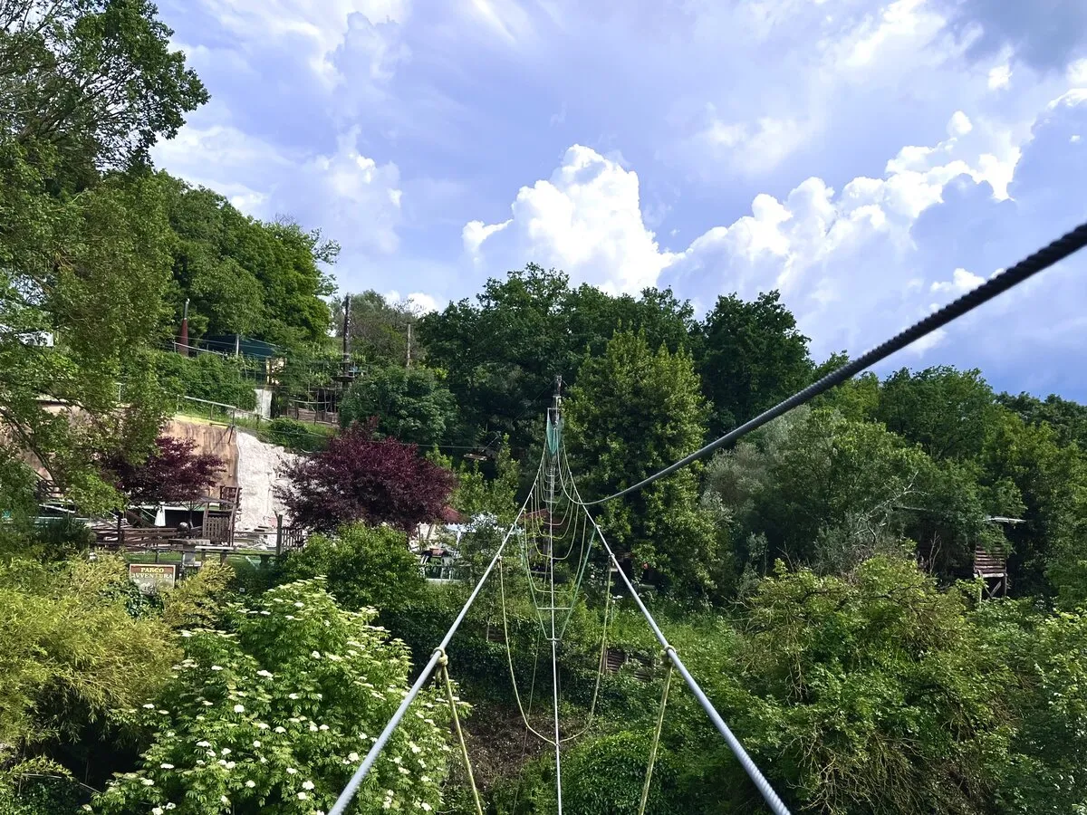 Percorso verde cavi zipline panorama